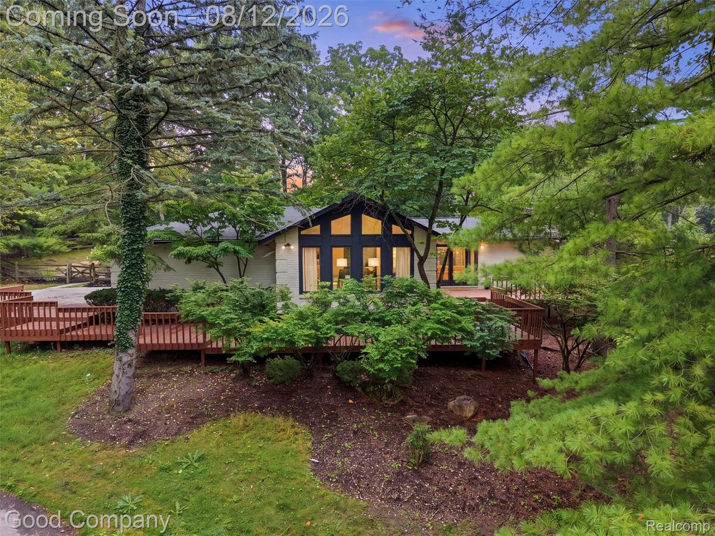 6733 Bloomfield Lane, West Bloomfield Charter Township, MI 48322
