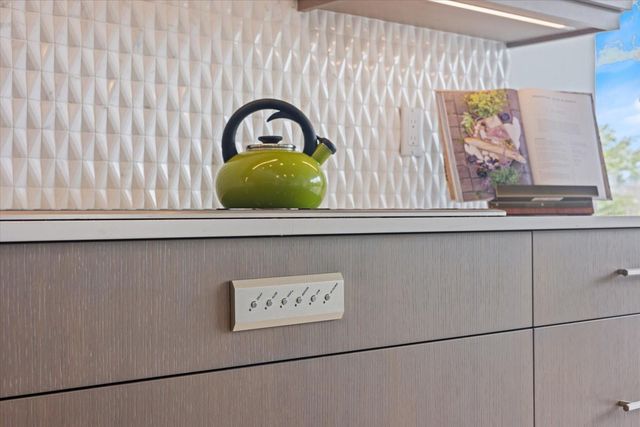 600 DE NARVAEZ DRIVE, Longboat Key, FL 34228