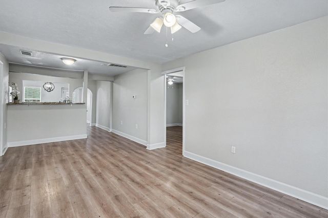 2523 7th Avenue N, Texas City, TX 77590