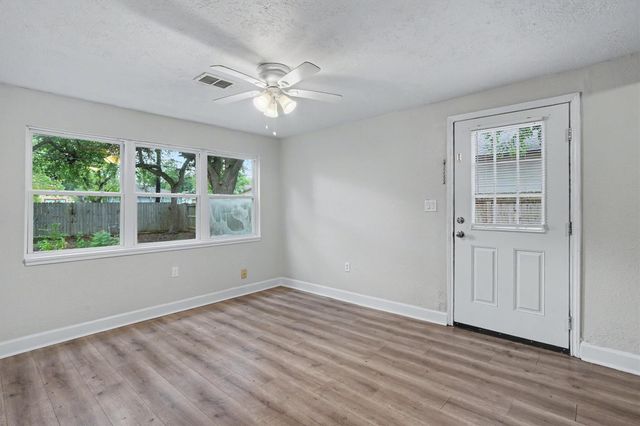 2523 7th Avenue N, Texas City, TX 77590