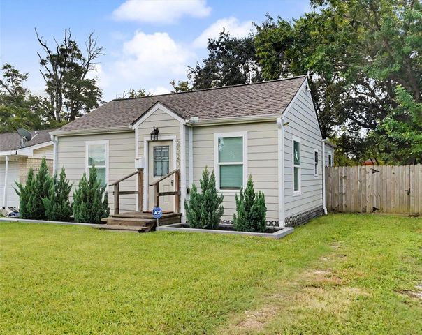 2523 7th Avenue N, Texas City, TX 77590