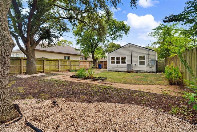 2523 7th Avenue N, Texas City, TX 77590