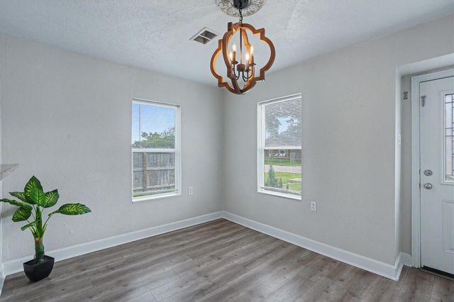 2523 7th Avenue N, Texas City, TX 77590