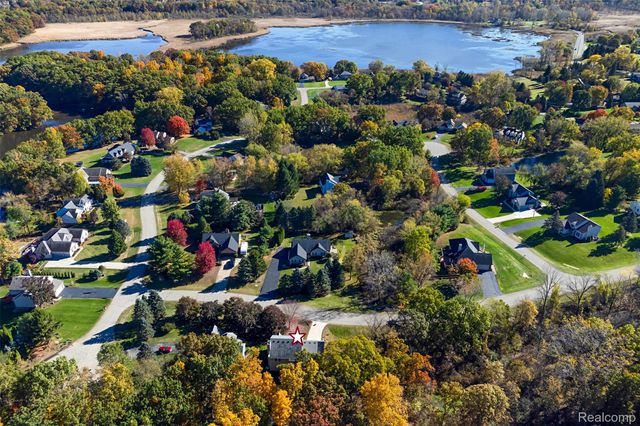 10832 Eagle Cove Drive, Green Oak Township, MI 48178