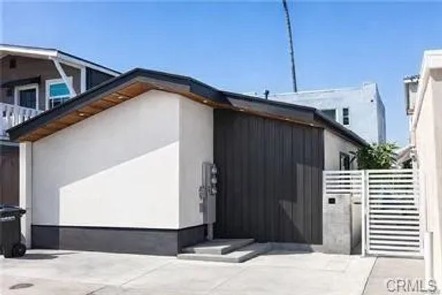 1825 W Balboa Boulevard, Newport Beach, CA 92663