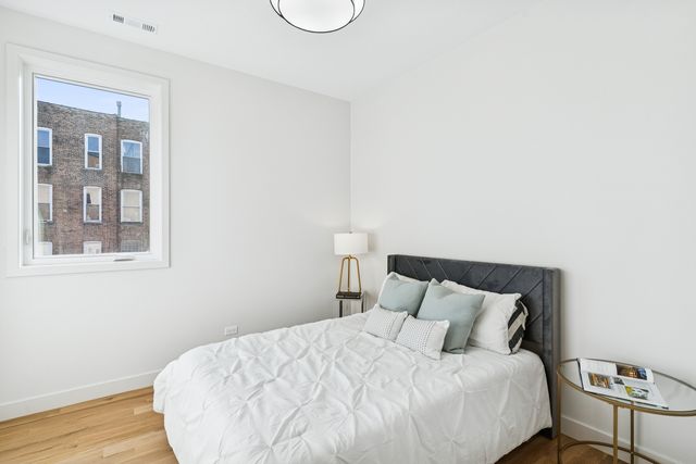 4208 S Calumet Avenue 201, Chicago, IL 60653