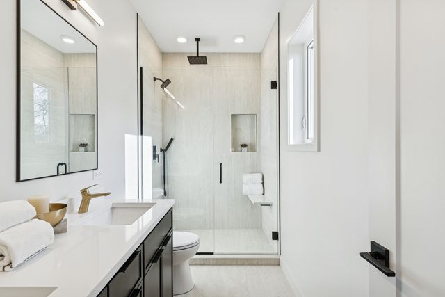 4208 S Calumet Avenue 201, Chicago, IL 60653