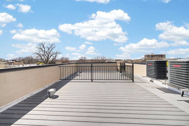 4208 S Calumet Avenue 201, Chicago, IL 60653