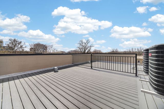 4208 S Calumet Avenue 201, Chicago, IL 60653