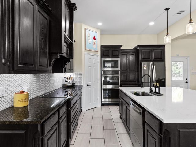 117 Coyote Cave Lane, Alvord, TX 76225