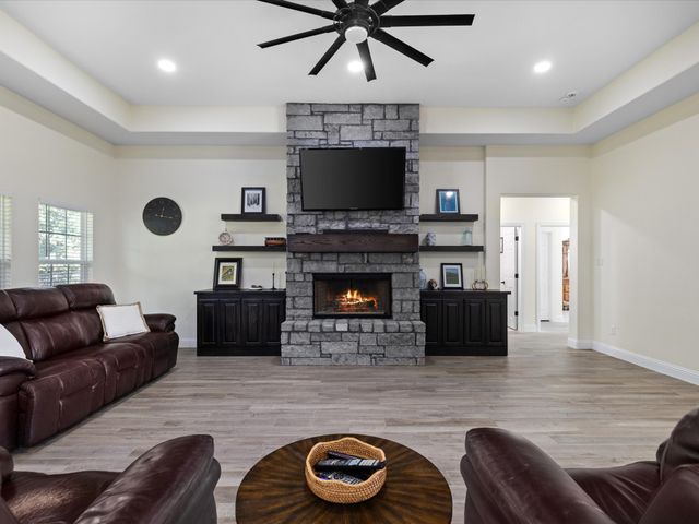 117 Coyote Cave Lane, Alvord, TX 76225