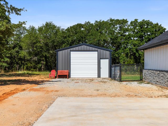 117 Coyote Cave Lane, Alvord, TX 76225