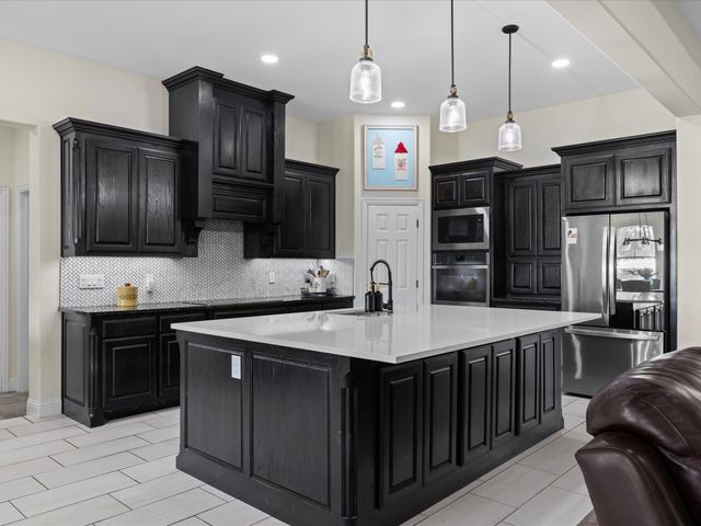 117 Coyote Cave Lane, Alvord, TX 76225