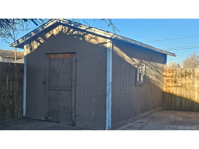 6860 Magnolia St, Commerce City, CO 80022