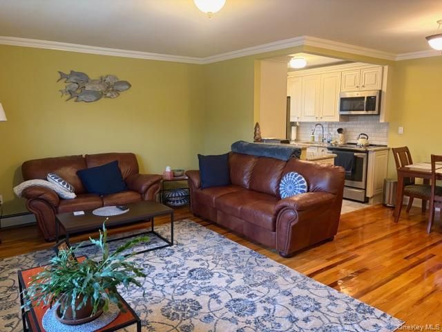 6 Windermere Place 10, Rockville Centre, NY 11570