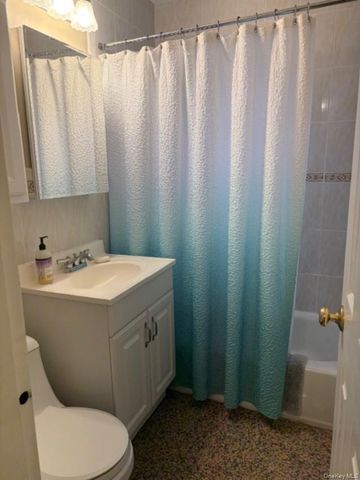 6 Windermere Place 10, Rockville Centre, NY 11570