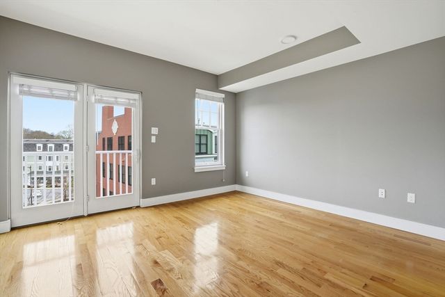 76 Boston St 76, Salem, MA 01970