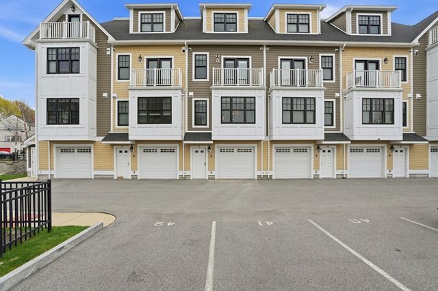 76 Boston St 76, Salem, MA 01970