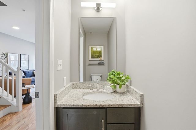 76 Boston St 76, Salem, MA 01970