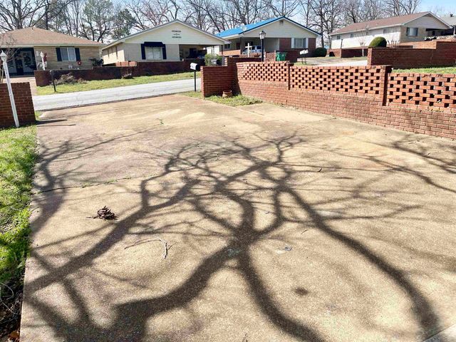 304 Parliament Drive, Horseshoe Bend, AR 72512