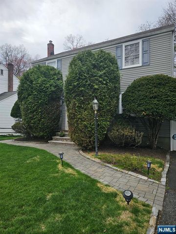 27 Longacre Drive, Livingston, NJ 07039