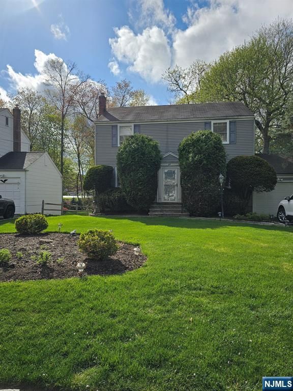 27 Longacre Drive, Livingston, NJ 07039