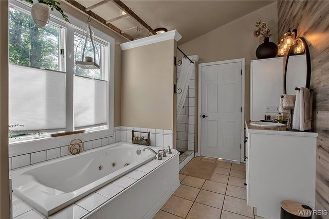 568 & 574 Town Line Road, Lancaster, NY 14086