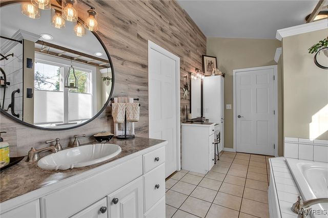 568 & 574 Town Line Road, Lancaster, NY 14086