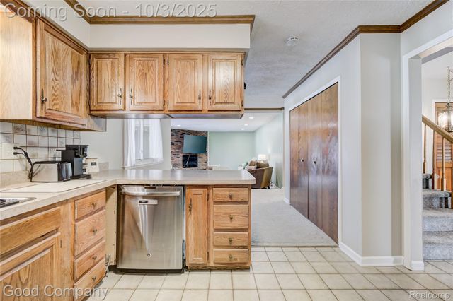 38576 Foxcroft Street, Harrison Charter Township, MI 48045