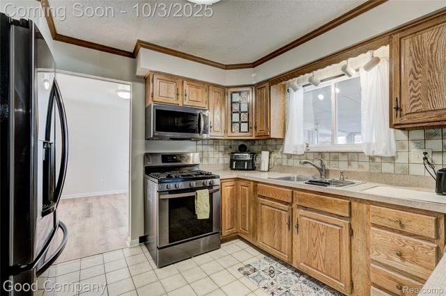 38576 Foxcroft Street, Harrison Charter Township, MI 48045