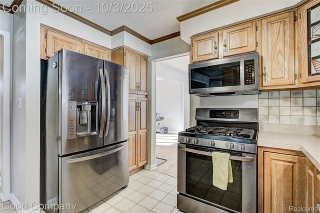 38576 Foxcroft Street, Harrison Charter Township, MI 48045