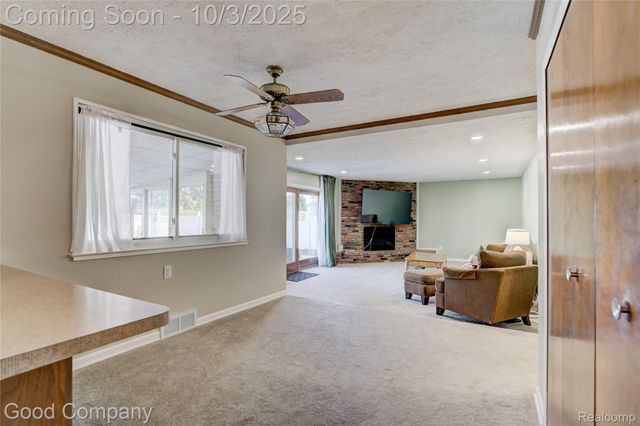 38576 Foxcroft Street, Harrison Charter Township, MI 48045