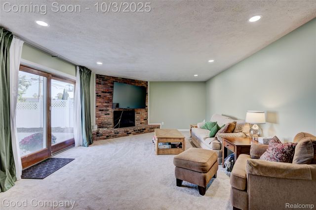 38576 Foxcroft Street, Harrison Charter Township, MI 48045