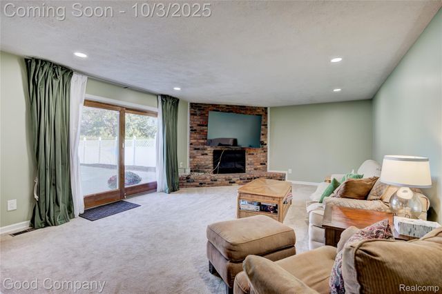 38576 Foxcroft Street, Harrison Charter Township, MI 48045