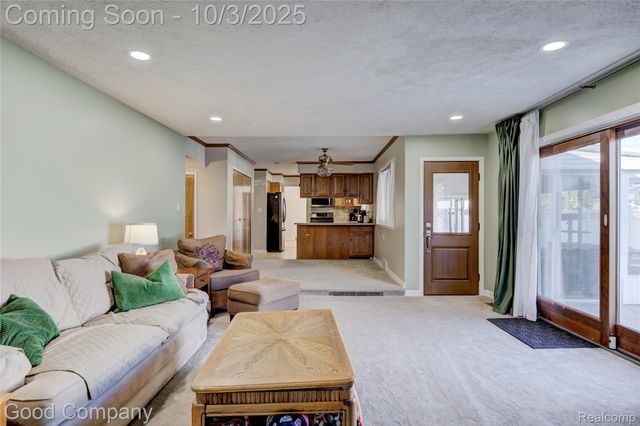 38576 Foxcroft Street, Harrison Charter Township, MI 48045