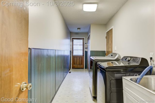 38576 Foxcroft Street, Harrison Charter Township, MI 48045