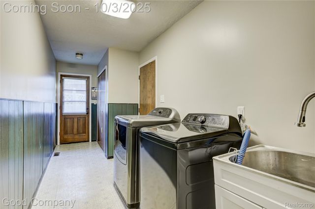 38576 Foxcroft Street, Harrison Charter Township, MI 48045