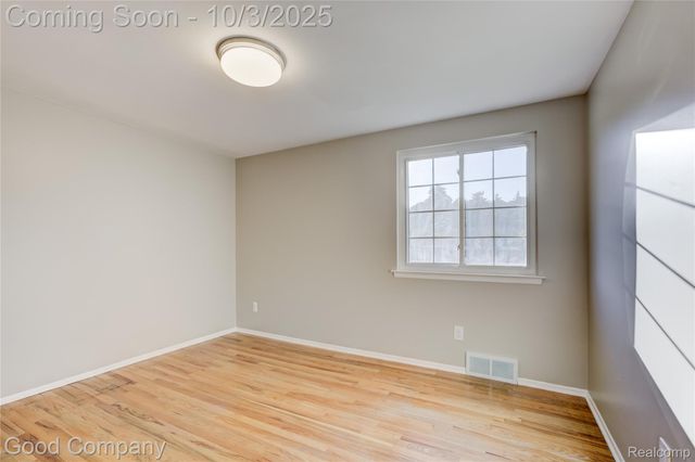 38576 Foxcroft Street, Harrison Charter Township, MI 48045