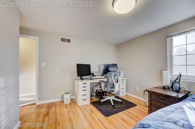 38576 Foxcroft Street, Harrison Charter Township, MI 48045