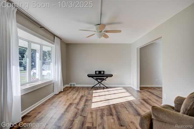 38576 Foxcroft Street, Harrison Charter Township, MI 48045