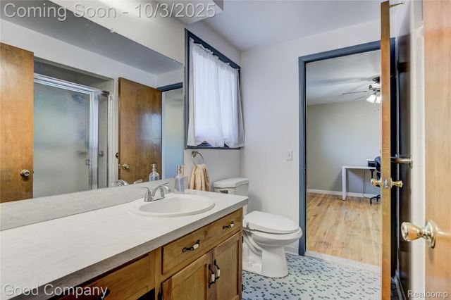 38576 Foxcroft Street, Harrison Charter Township, MI 48045