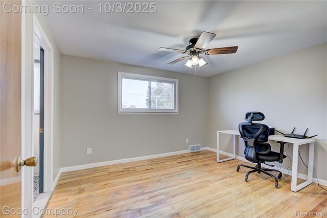 38576 Foxcroft Street, Harrison Charter Township, MI 48045