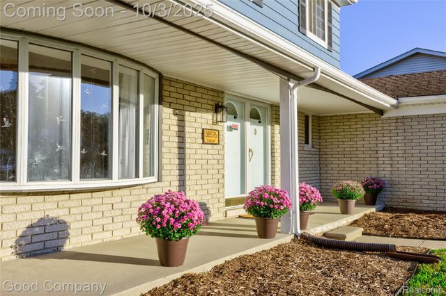 38576 Foxcroft Street, Harrison Charter Township, MI 48045