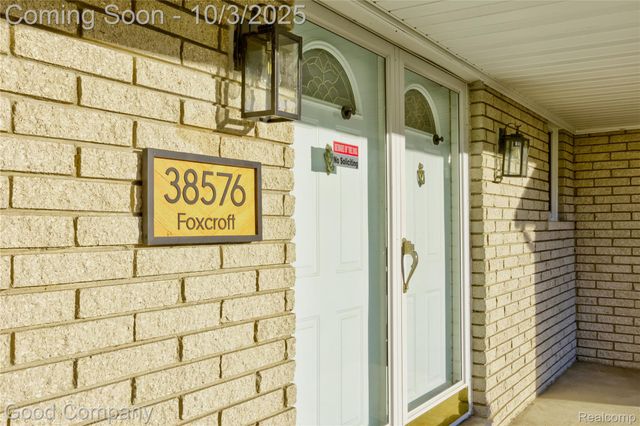 38576 Foxcroft Street, Harrison Charter Township, MI 48045