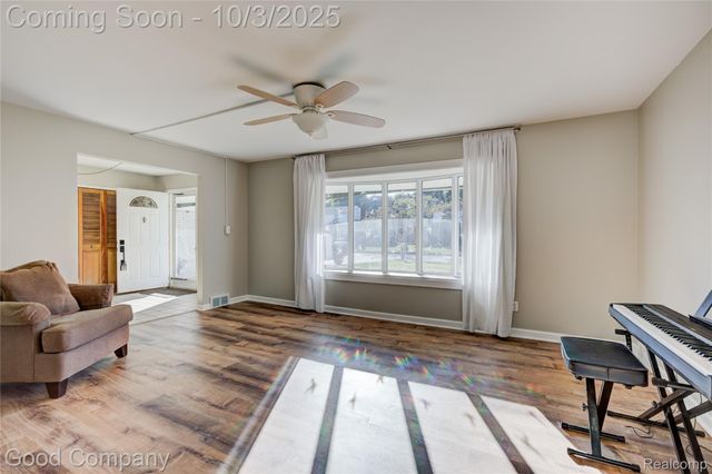 38576 Foxcroft Street, Harrison Charter Township, MI 48045