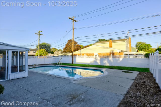 38576 Foxcroft Street, Harrison Charter Township, MI 48045