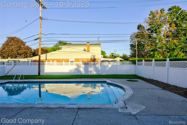 38576 Foxcroft Street, Harrison Charter Township, MI 48045