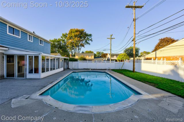 38576 Foxcroft Street, Harrison Charter Township, MI 48045