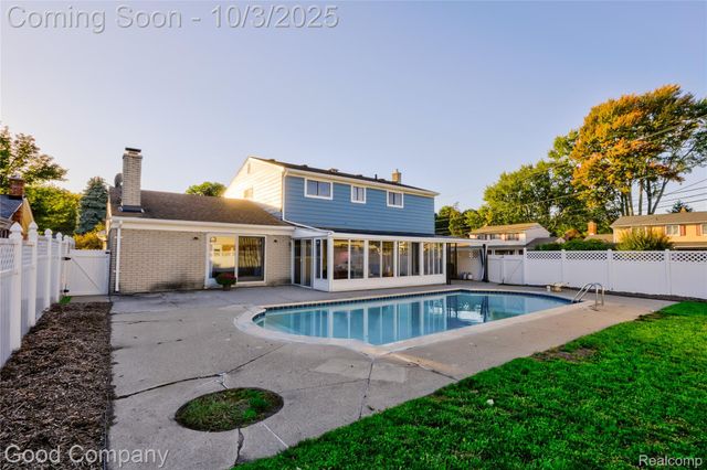 38576 Foxcroft Street, Harrison Charter Township, MI 48045