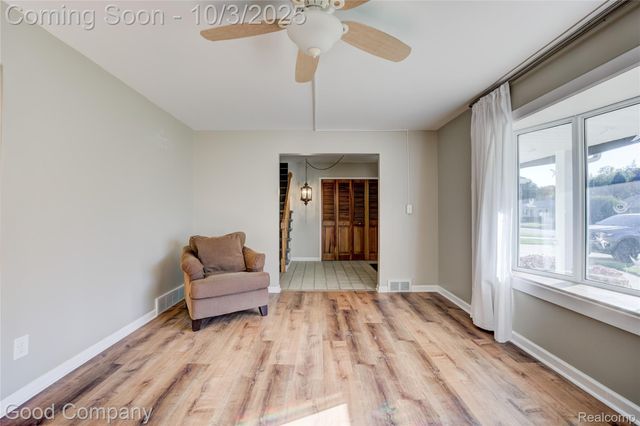 38576 Foxcroft Street, Harrison Charter Township, MI 48045